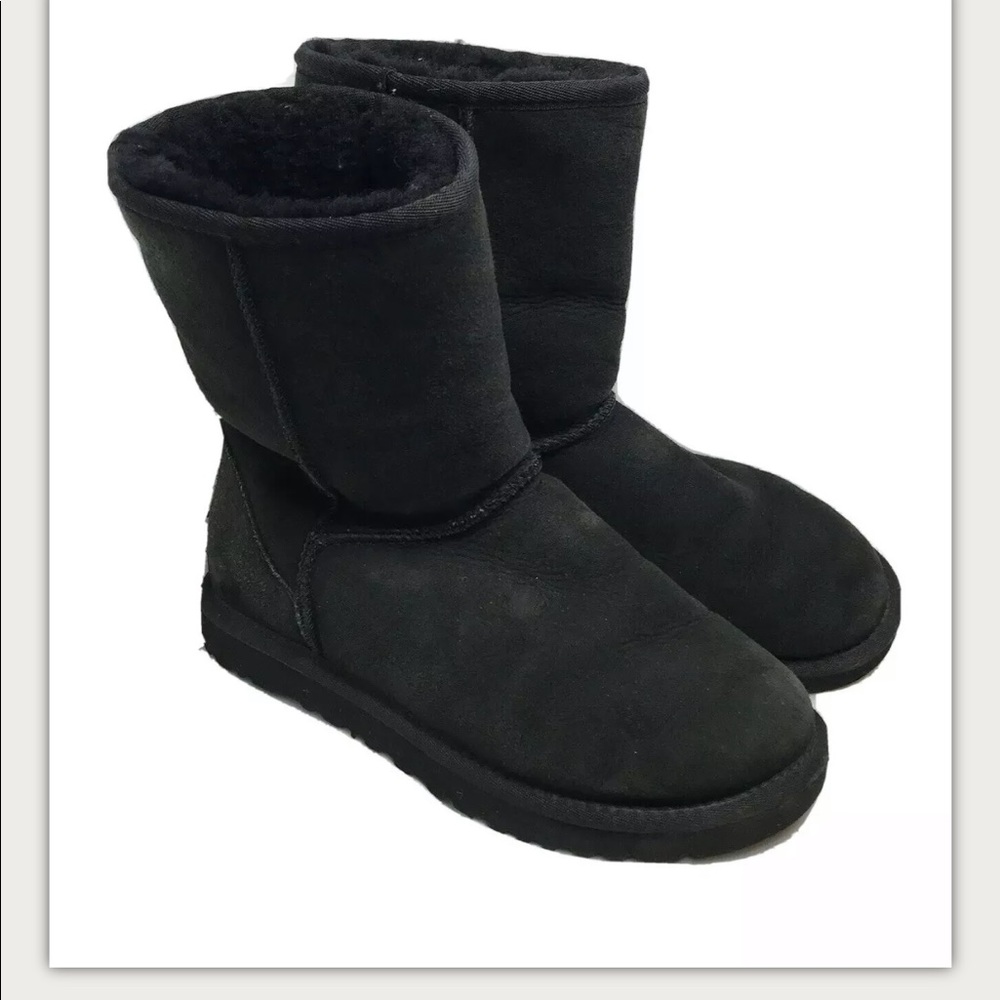 UGG Short Womens Size 5 Black Sheepskin Boots